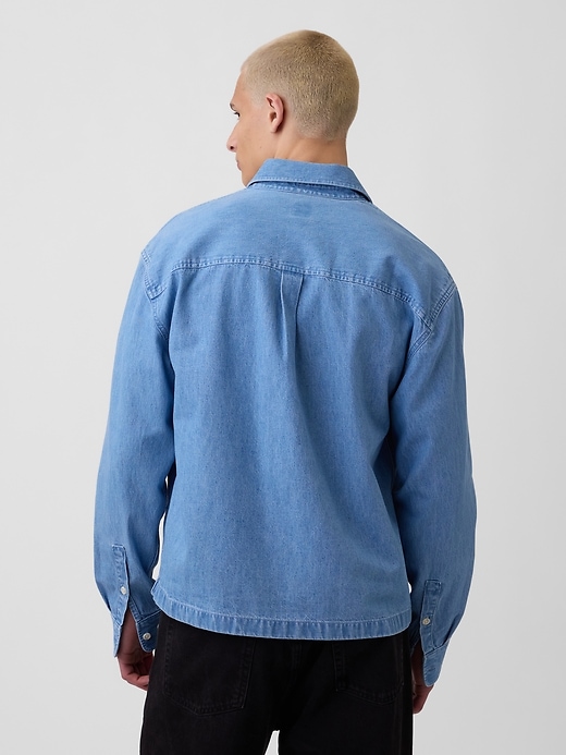 L'image numéro 3 présente Chemise décontractée en denim à ourlet droit