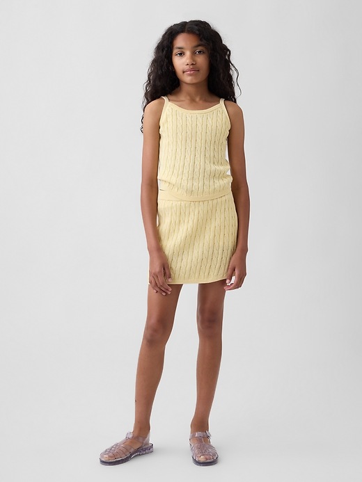 L'image numéro 1 présente Jupe-shirt en tricot torsadé pour Enfant