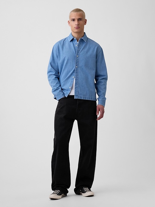 L'image numéro 2 présente Chemise décontractée en denim à ourlet droit