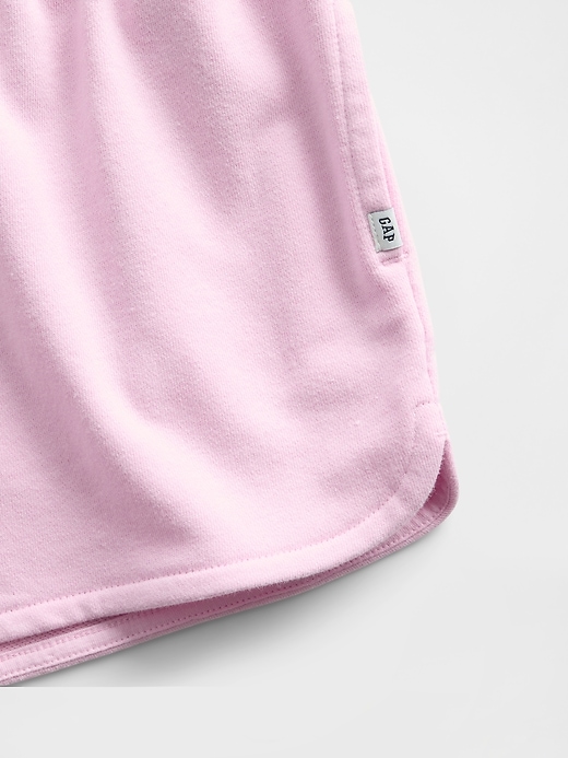 L'image numéro 5 présente Short décontracté en jersey bouclette VintageDoux à ourlet arrondi fendu pour Enfant