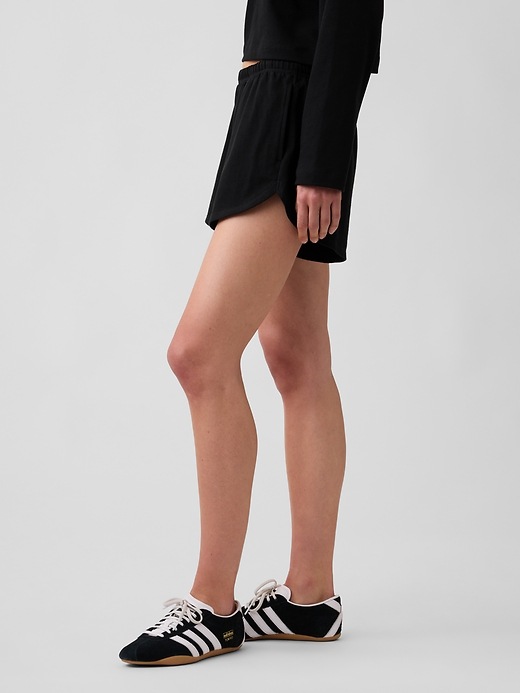 L'image numéro 3 présente Shorts à ourlet arrondi fendu, 7,5 cm