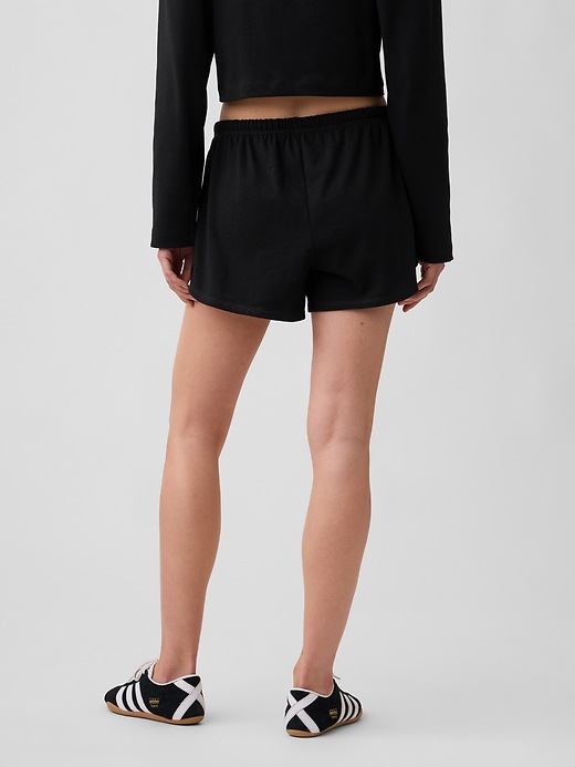 L'image numéro 4 présente Shorts à ourlet arrondi fendu, 7,5 cm