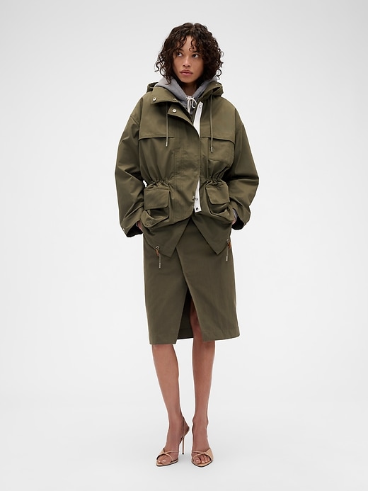 L'image numéro 2 présente Parka Gap × Victoria Beckham