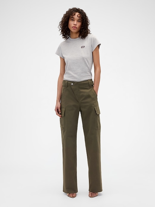 L'image numéro 1 présente Pantalon cargo taille haute Gap × Victoria Beckham