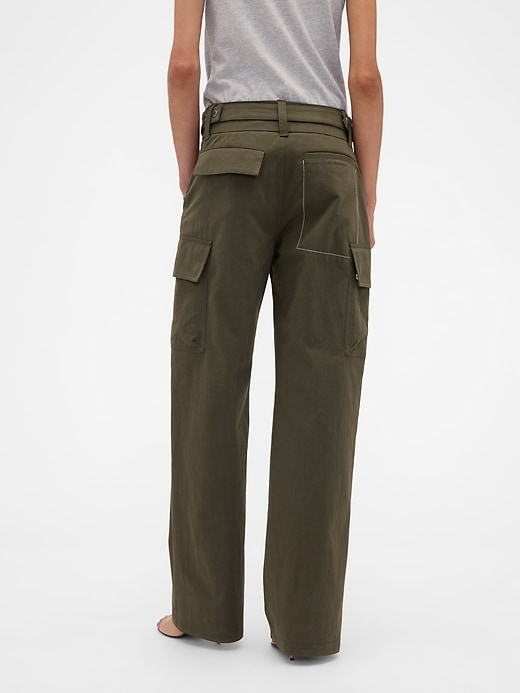 L'image numéro 4 présente Pantalon cargo taille haute Gap × Victoria Beckham