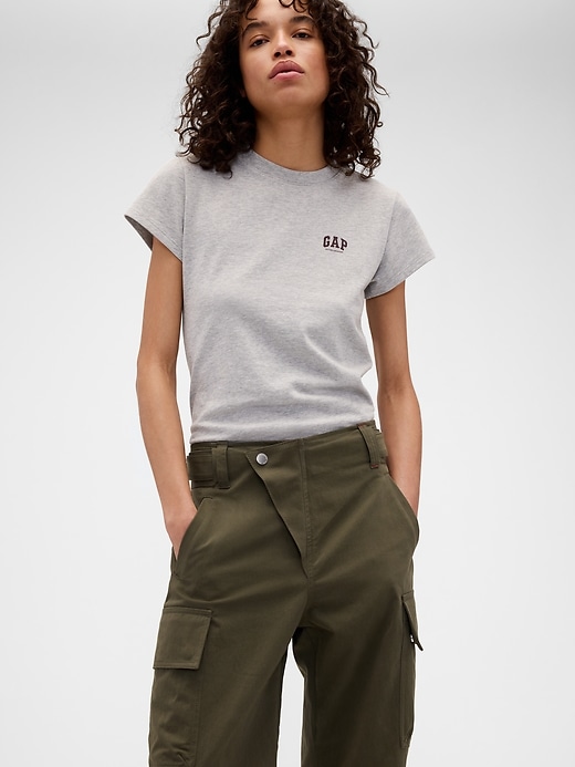 L'image numéro 5 présente Pantalon cargo taille haute Gap × Victoria Beckham
