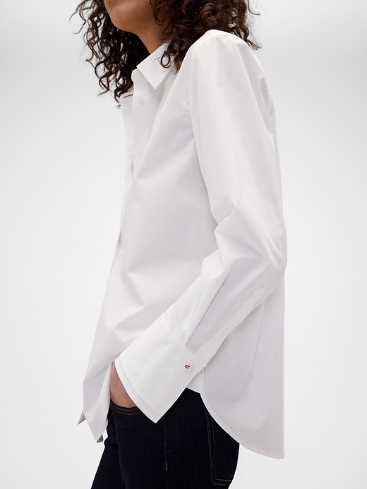 L'image numéro 4 présente Chemisier décontracté en popeline Gap × Victoria Beckham