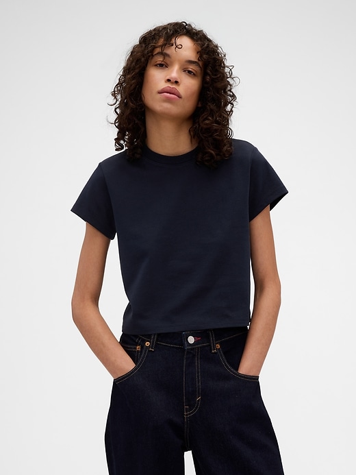 L'image numéro 1 présente T-shirt court en coton biologique à logo Gap × Victoria Beckham
