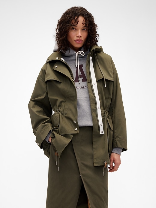 L'image numéro 1 présente Parka Gap × Victoria Beckham