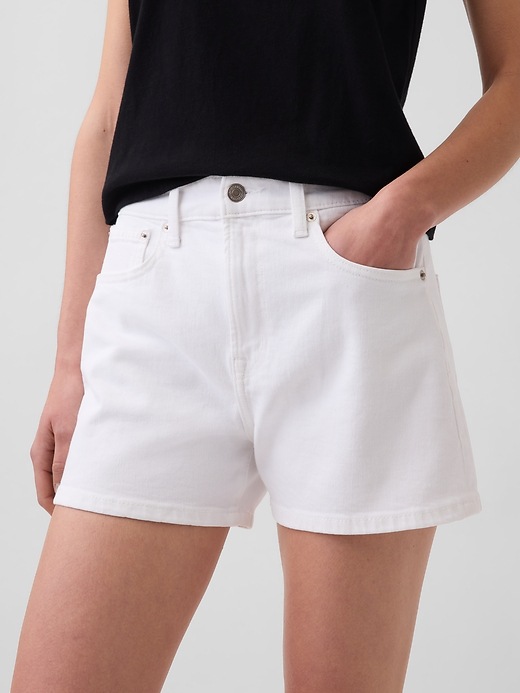 L'image numéro 6 présente Short en denim à taille haute, 9 cm
