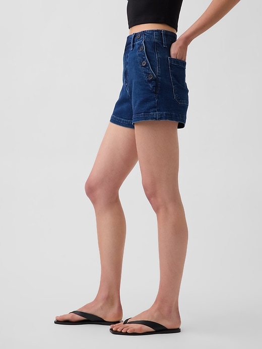 L'image numéro 3 présente Short de style marin en denim à taille haute, 9 cm