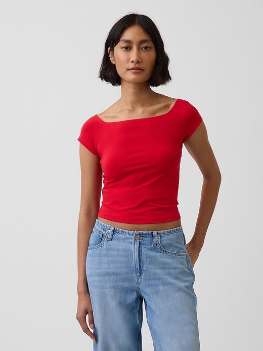 L'image numéro 1 présente T-shirt court moulant à épaules dénudées en jersey