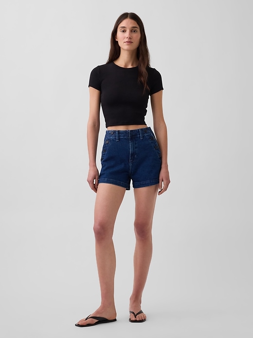 L'image numéro 1 présente Short de style marin en denim à taille haute, 9 cm