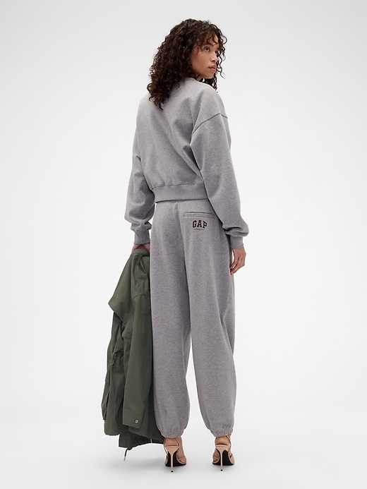 L'image numéro 4 présente Pantalon de jogging en jersey bouclette Gap × Victoria Beckham