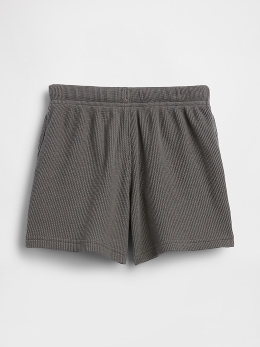 L'image numéro 2 présente Short gaufré à taille extensible pour Bébé et Tout-petit