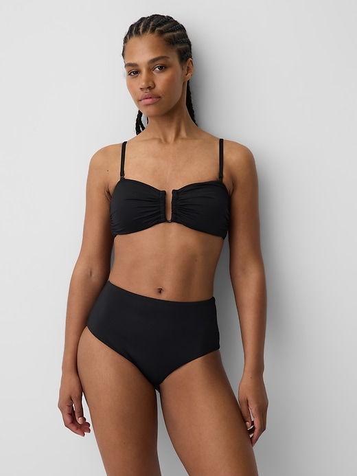 L'image numéro 1 présente Haut de bikini de style bandeau convertible