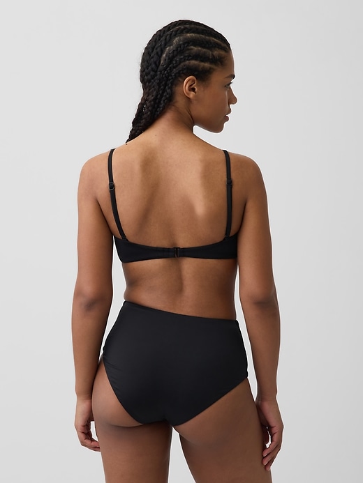 L'image numéro 2 présente Haut de bikini de style bandeau convertible