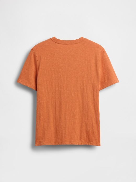 L'image numéro 2 présente T-shirt à poche en coton biologique pour Enfant