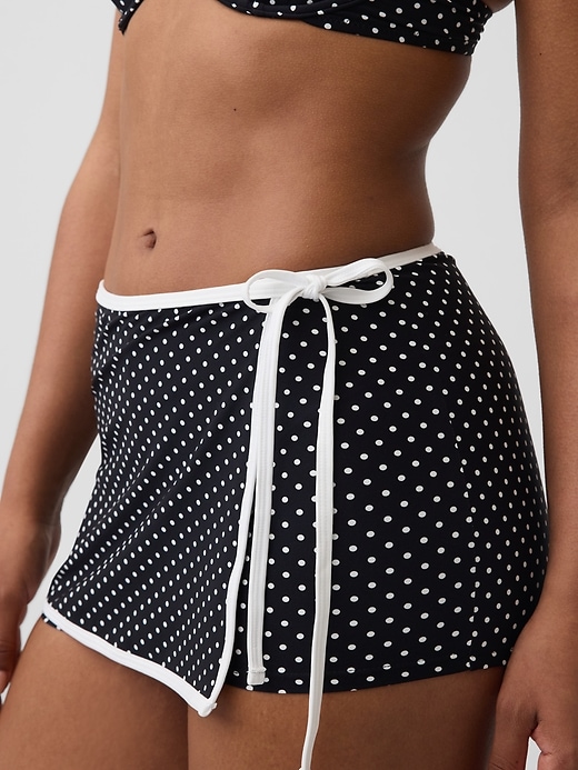 L'image numéro 4 présente Jupe-short de bain
