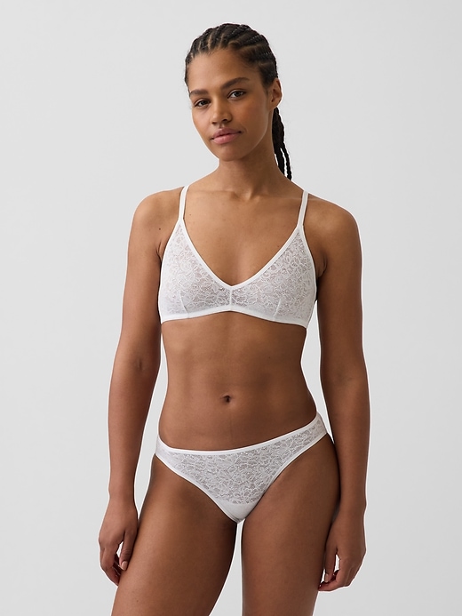 L'image numéro 1 présente Soutien-gorge seconde peau à décolleté plongeant en dentelle