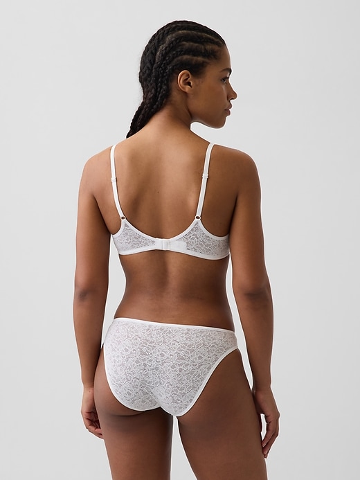 L'image numéro 2 présente Soutien-gorge seconde peau à décolleté plongeant en dentelle
