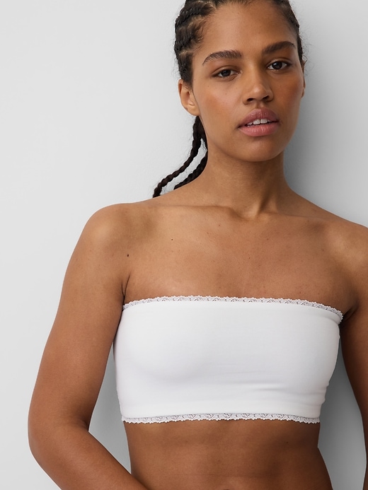 L'image numéro 3 présente Soutien-gorge léger bandeau en coton biologique extensible avec bordure en dentelle