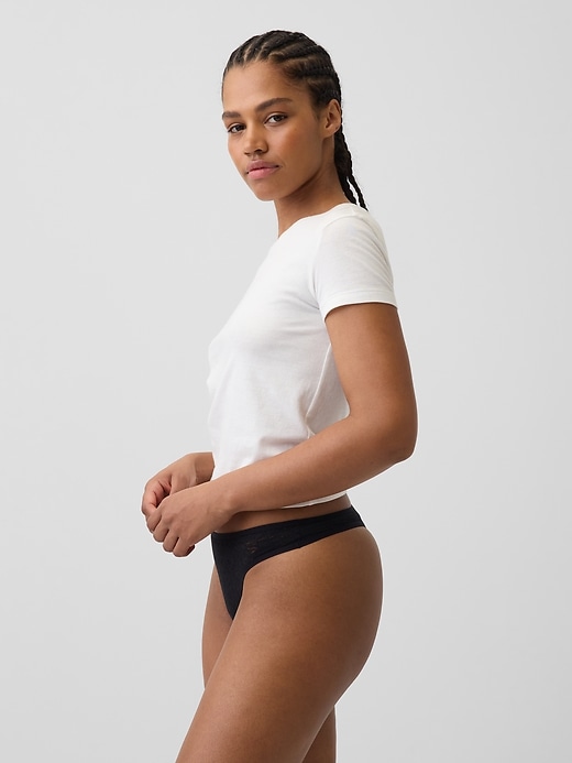 L'image numéro 2 présente Tanga en dentelle