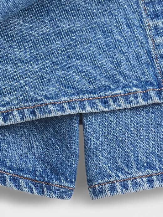 L'image numéro 4 présente Jupe-short portefeuille en denim pour Enfant