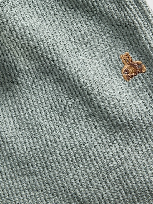 L'image numéro 4 présente Short gaufré à taille extensible pour Bébé et Tout-petit