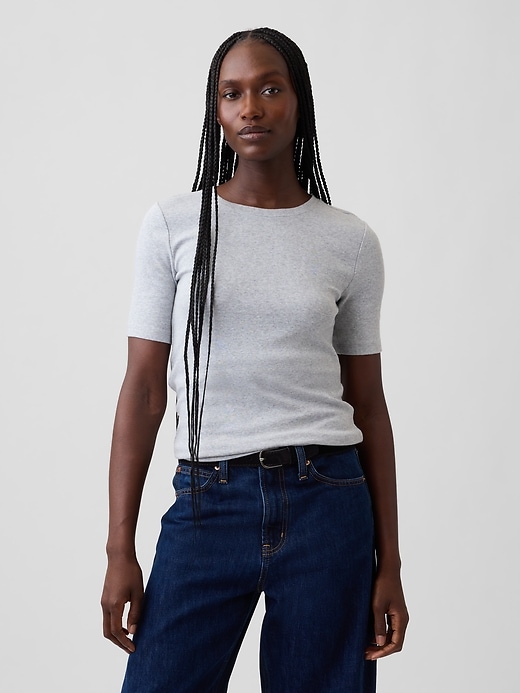 L'image numéro 1 présente T-shirt ras du cou moderne