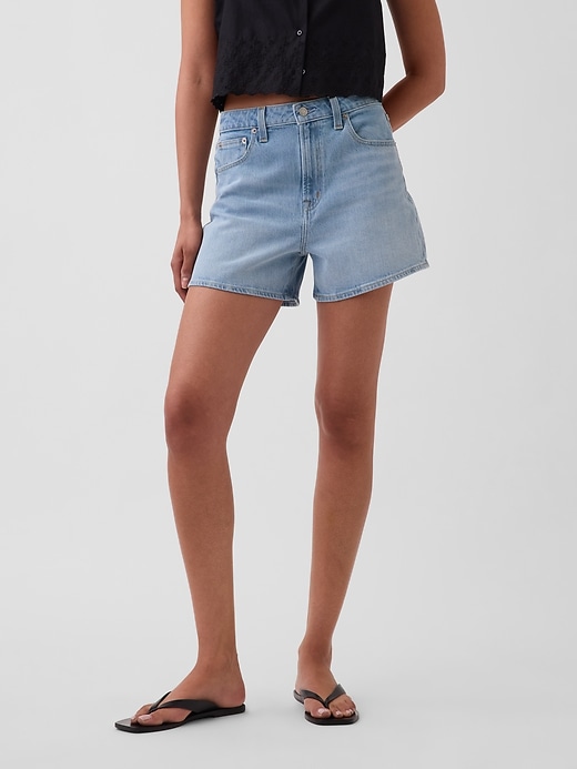 L'image numéro 2 présente Short droit décontracté à taille haute en denim, 9 cm