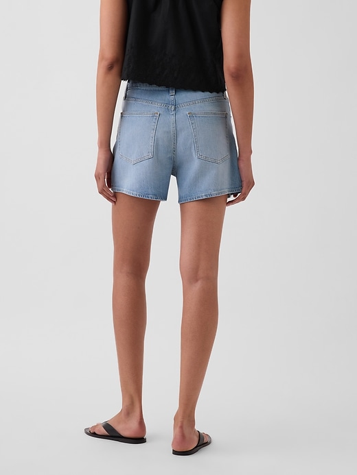 L'image numéro 4 présente Short droit décontracté à taille haute en denim, 9 cm