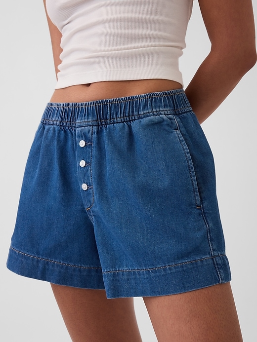L'image numéro 6 présente Short boxeur à taille mi-basse en denim Douceur suprême