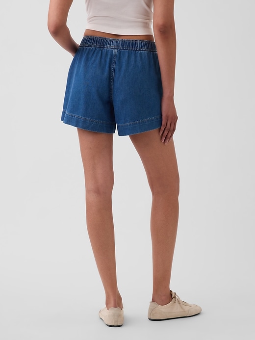 L'image numéro 4 présente Short boxeur à taille mi-basse en denim Douceur suprême