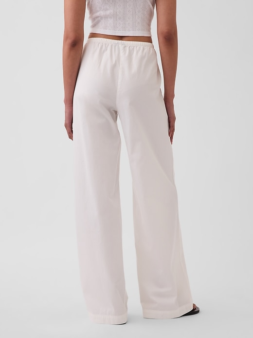 L'image numéro 4 présente Pantalon confort décontracté en popeline à jambe large à taille mi-basse
