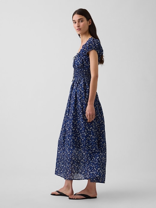 L'image numéro 3 présente Robe longue en voile à taille smockée