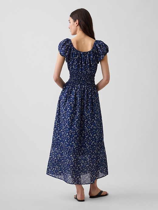 L'image numéro 2 présente Robe longue en voile à taille smockée