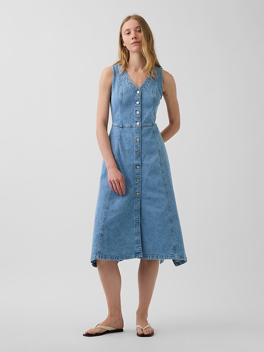 L'image numéro 1 présente Robe mi-longue en denim à ourlet mouchoir