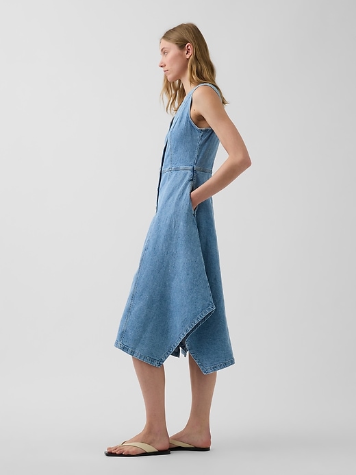 L'image numéro 3 présente Robe mi-longue en denim à ourlet mouchoir