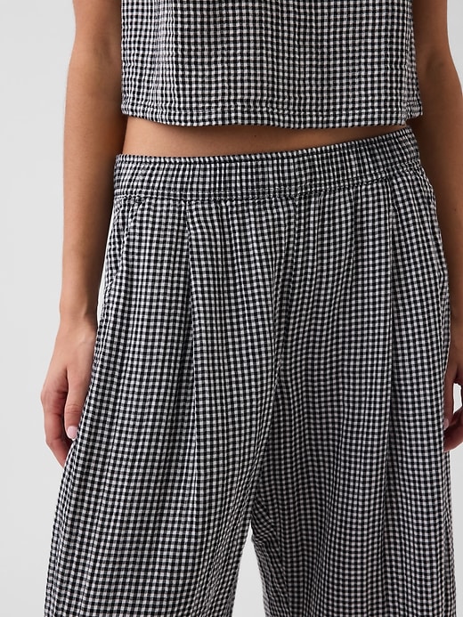 L'image numéro 7 présente Pantalon décontracté coupe baril en gaze de coton