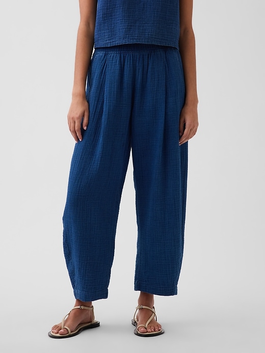 L'image numéro 2 présente Pantalon confort baril en denim de gaze de coton