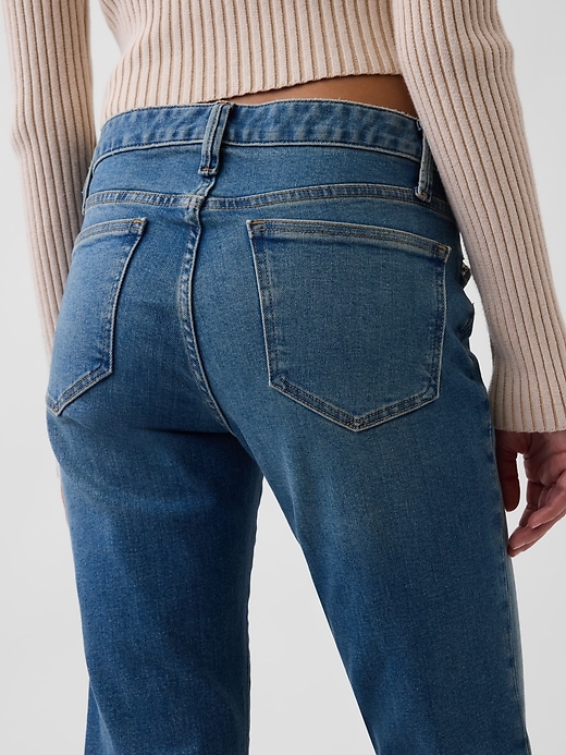 L'image numéro 6 présente Jean étroit légèrement évasé à taille basse