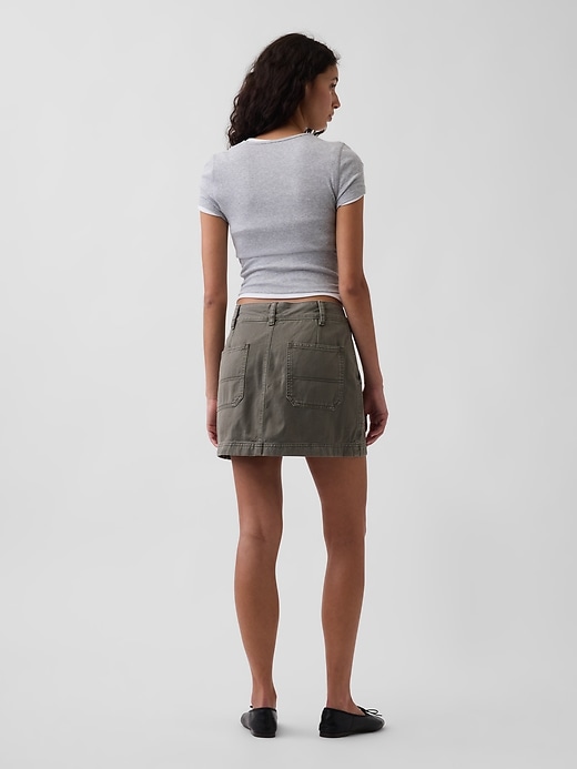 L'image numéro 2 présente Jupe-short utilitaire courte à taille haute