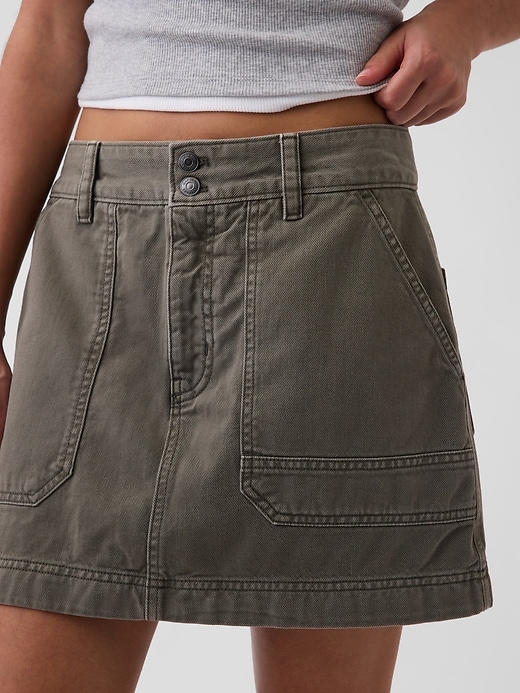 L'image numéro 4 présente Jupe-short utilitaire courte à taille haute