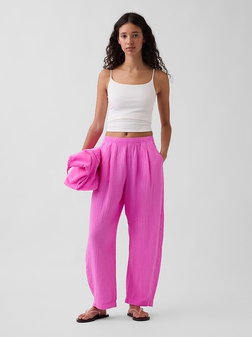 L'image numéro 6 présente Pantalon décontracté coupe baril en gaze de coton