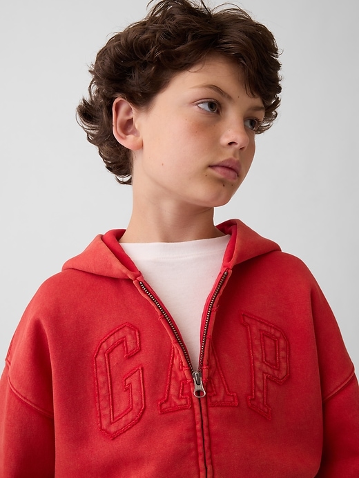 L'image numéro 1 présente Veste à capuchon décontracté VintageDoux à logo pour Enfant