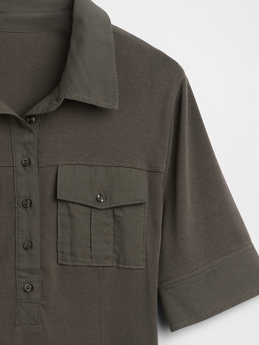 L'image numéro 4 présente T-shirt utilitaire moderne à manches au coude