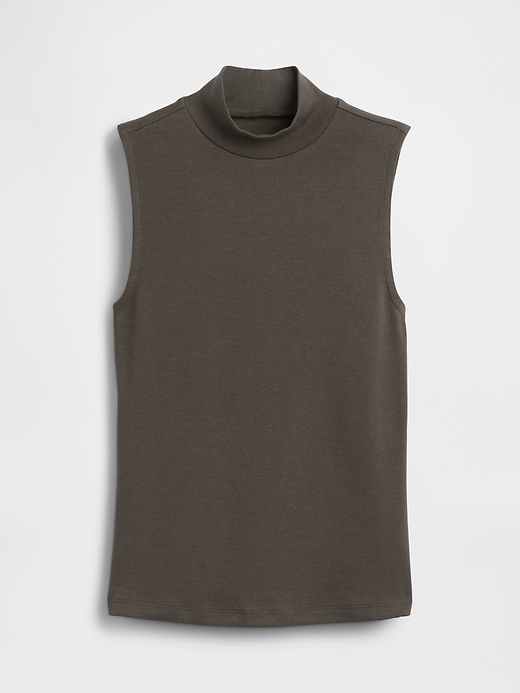 L'image numéro 5 présente Camisole moderne à col montant