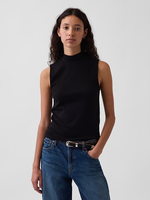 L'image numéro 1 présente Camisole moderne à col montant