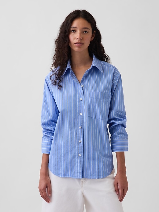 L'image numéro 1 présente Chemise surdimensionnée à manches foncées en popeline de coton biologique